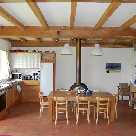 Lovely Mansion With Fenced Garden Сasa de vacaciones