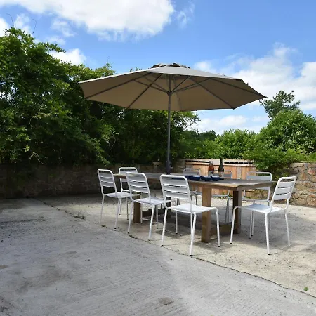 Сasa de vacaciones Lovely Mansion With Fenced Garden Baguer-Morvan