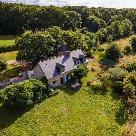 Сasa de vacaciones Lovely Mansion With Fenced Garden Baguer-Morvan