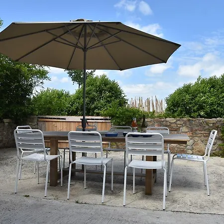 Lovely Mansion With Fenced Garden Baguer-Morvan